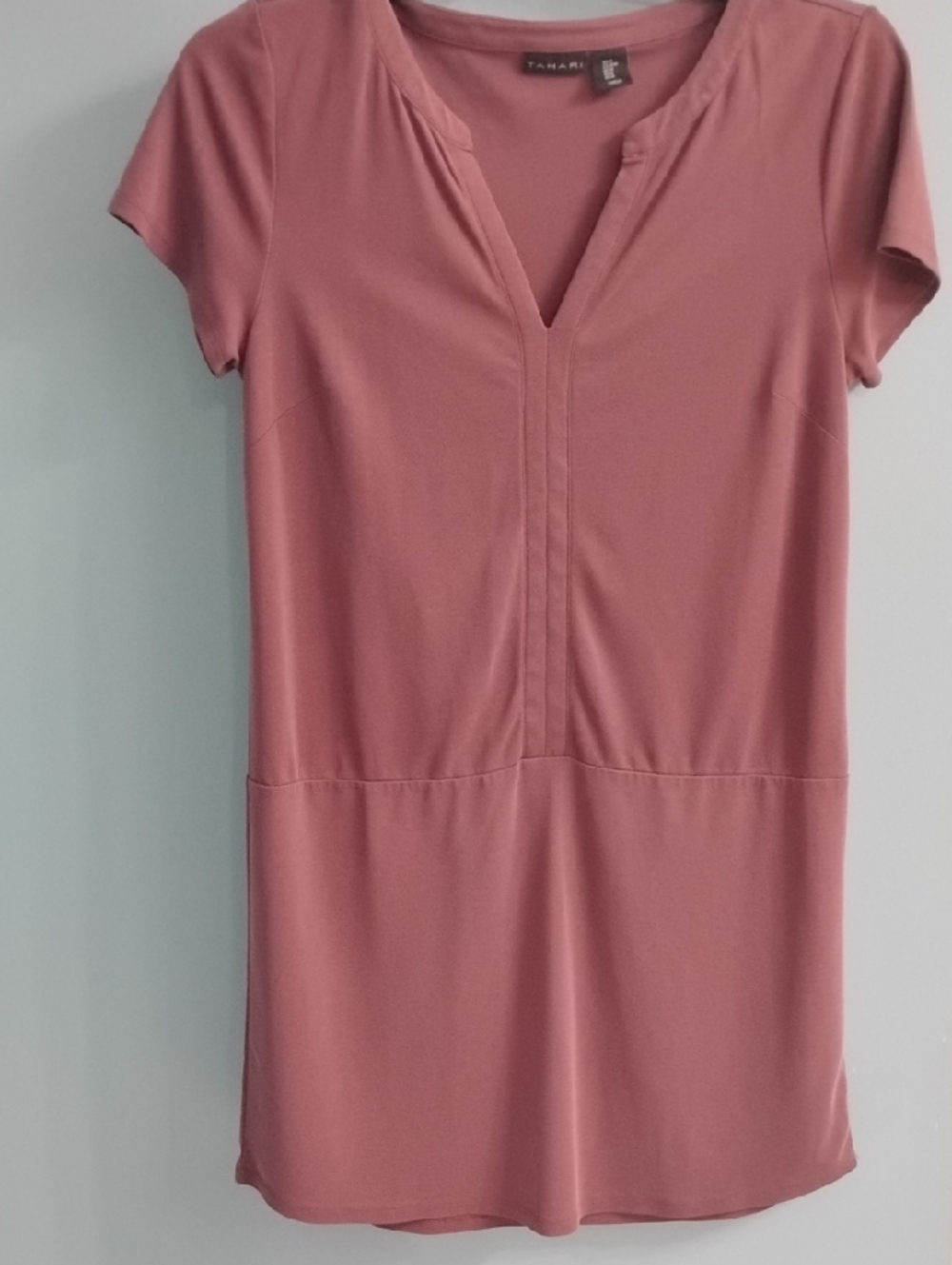 Tahari Dark Dusty Rose Short Sleeve Split-Neck Top Size Medium